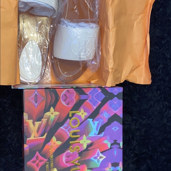 Louis Vuitton Sandals - Picture 3 of 3